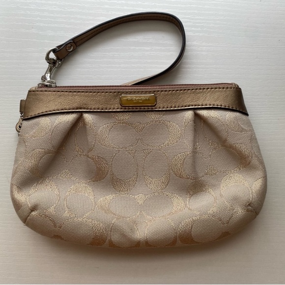 Coach 9 Authentic. - Picture 1 of 3